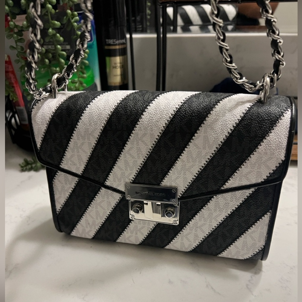 Michael Kors Black and White Crossbody Bag - Picture 3 of 9
